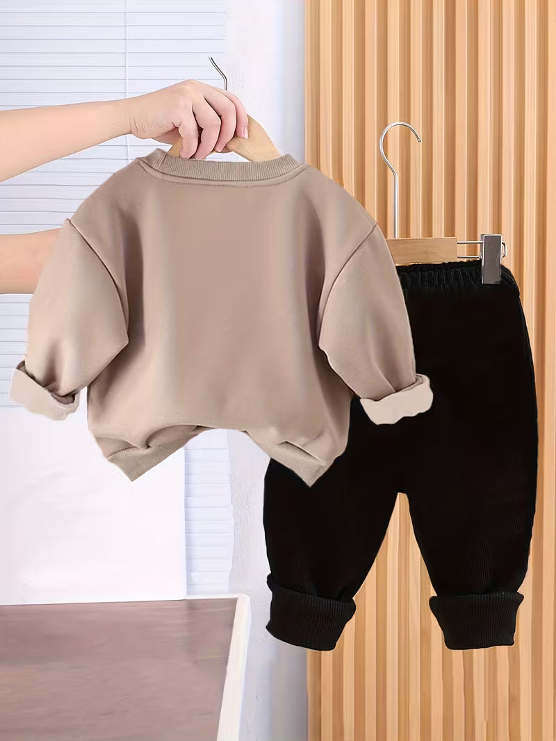 boys' grey round-neck English-language printed sweatshirt and tapered long pants set