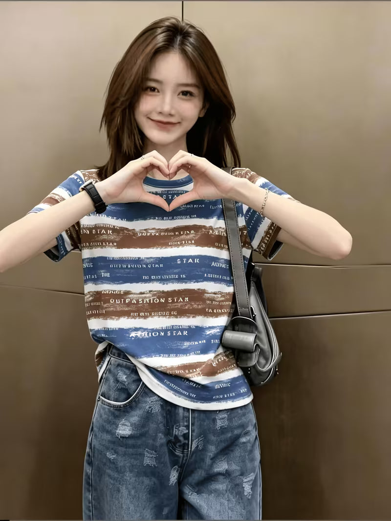 Striped Short-Sleeve T-Shirt - Loose Fit Round Neck Suitable for Casual & Dressy Outfits
